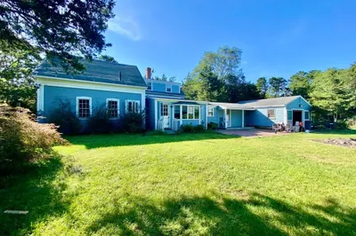 82 Spruce Rd