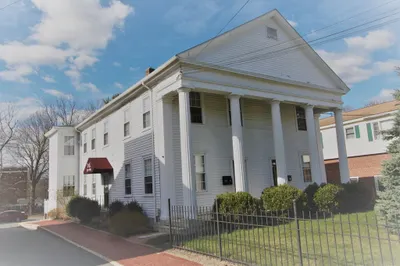 122 Elm St 1