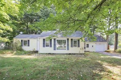 207 Hazardville Rd 1