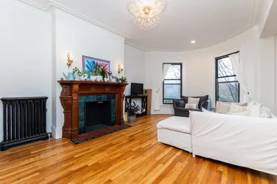 209 W Newton St #3