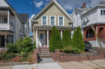 70 Dean St 1