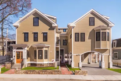 14 Alaska St #4