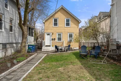 34 R Clyde St