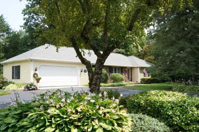 41 Wagon Wheel Rd 1