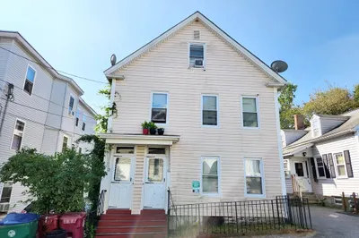 12-14 Marsh St