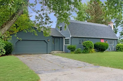 195 Pakachoag St