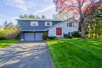 24 Willow Brook Dr