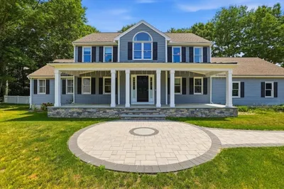 26 Mayflower Dr 1