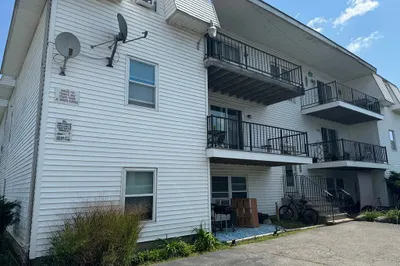 352 Vale St #8