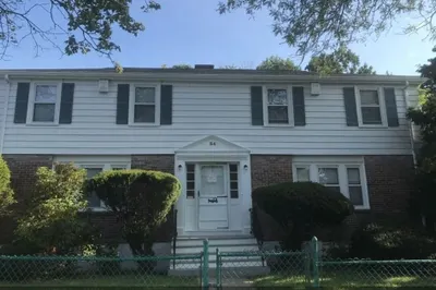54 Meadowbanks Ave #R