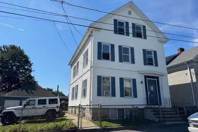 136 Campbell St 1
