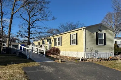 42 Acorn Drive