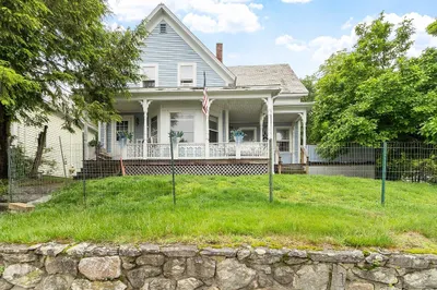 9 Pleasant St