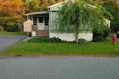 22 Thayer Dr 1