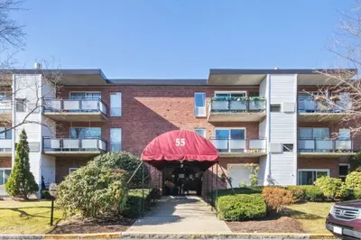 55 Broadlawn Park #11B