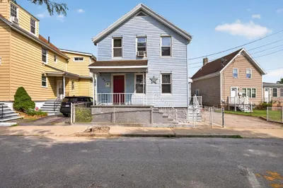 32 Raymond St 1