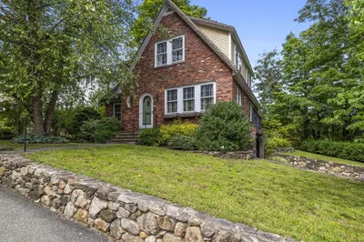 120 Crest Rd