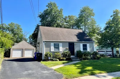 17 Midway St 1