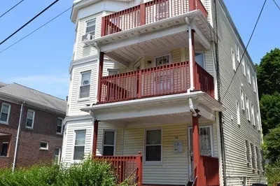 133 Selden St