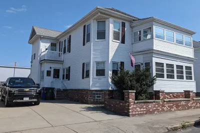 180 Bush St