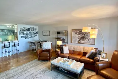 9 Hawthorne Place #15R