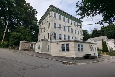 32 Mount Globe St