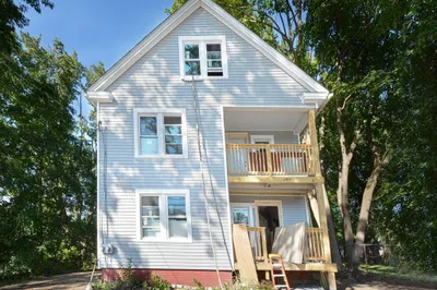 445 Main St 1
