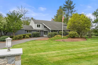 10 Hickory Dr