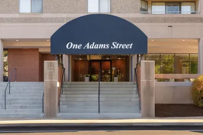 1 Adams St #502