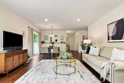 2201 Briarwood Village #2201 1