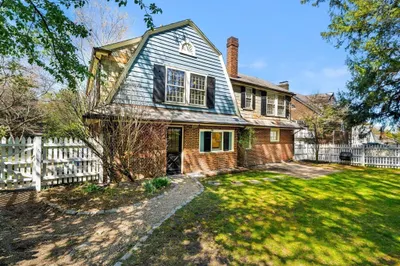 292 Pond St 1