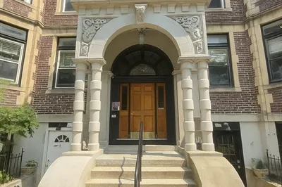 390 Riverway #4