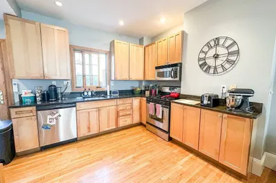 4 Viking St #1