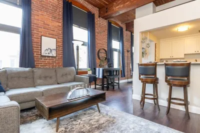 320 W 2nd St #211