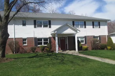119 Colonial Cir #B 1