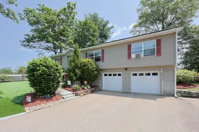 4 Colonial Rd 1