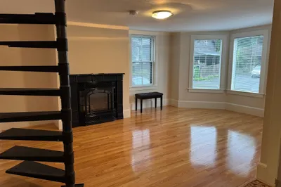 183 Pleasant St 1