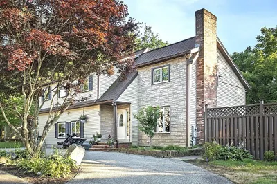 33 Hannah Dustin St 1