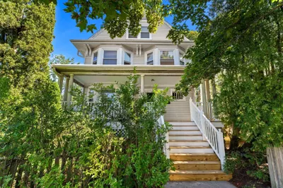 99 Farragut Rd 1