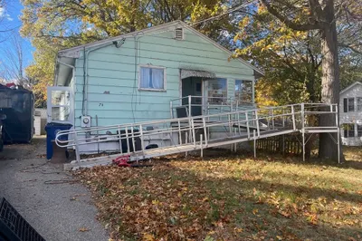 7-b Stevens St