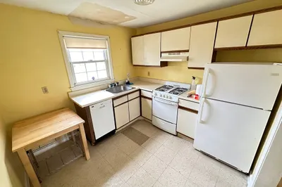 32 Colony Rd #1B