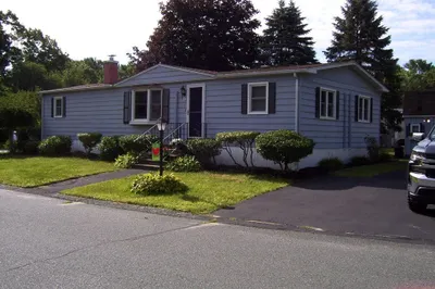 2 Green Holly Dr