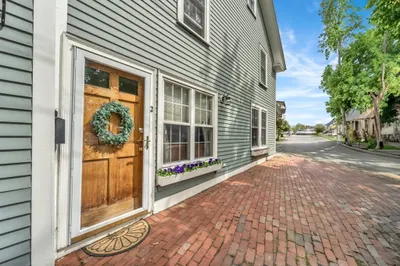 40 Elm St #B