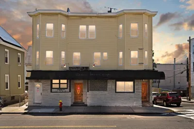 385-387 Salem St