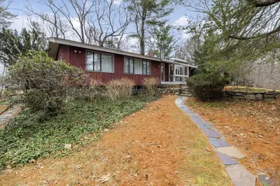 9 Peacock Farm Road 1