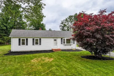 10 Middlewood Dr 1