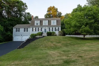 8 Old Coach Rd