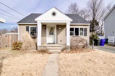 83 Lorimer St
