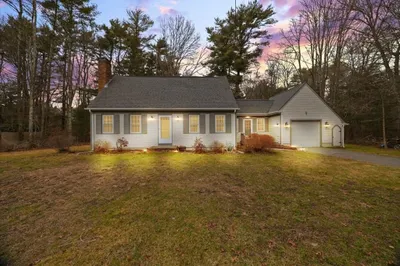 10 Bayberry Ln