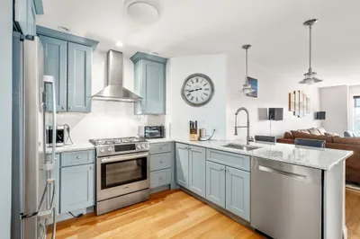 320 W 3rd St #303